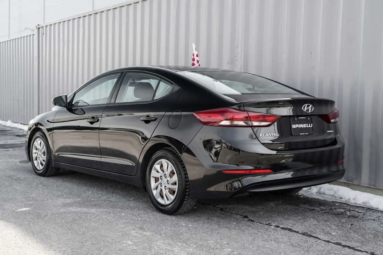 Hyundai ELANTRA снимка Hyundai ELANTRA