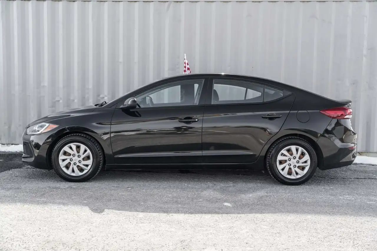Hyundai ELANTRA снимка Hyundai ELANTRA