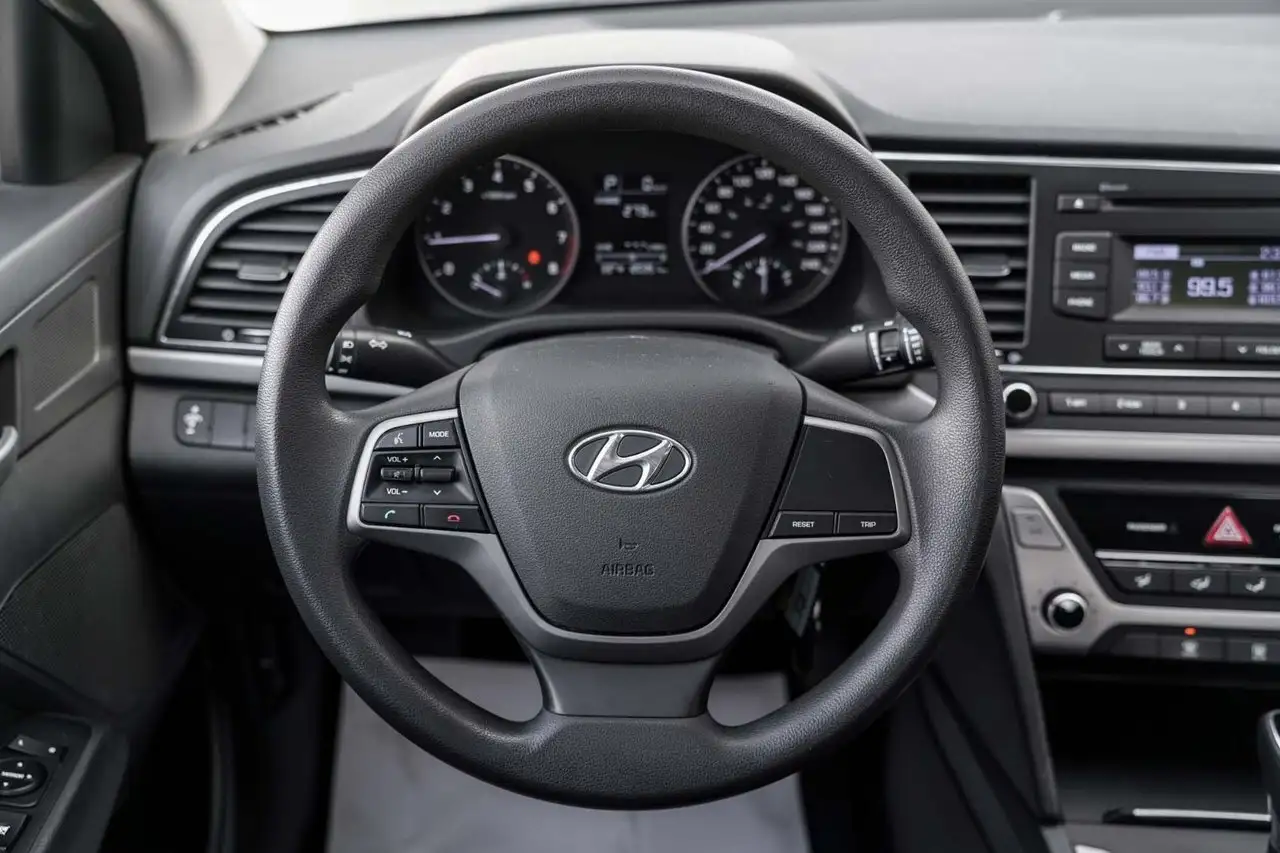 Hyundai ELANTRA снимка Hyundai ELANTRA