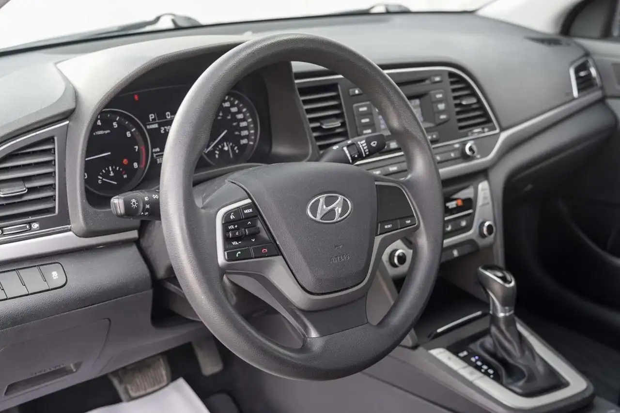Hyundai ELANTRA снимка Hyundai ELANTRA
