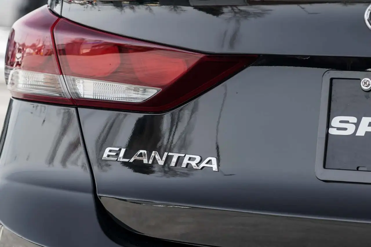 Hyundai ELANTRA снимка Hyundai ELANTRA