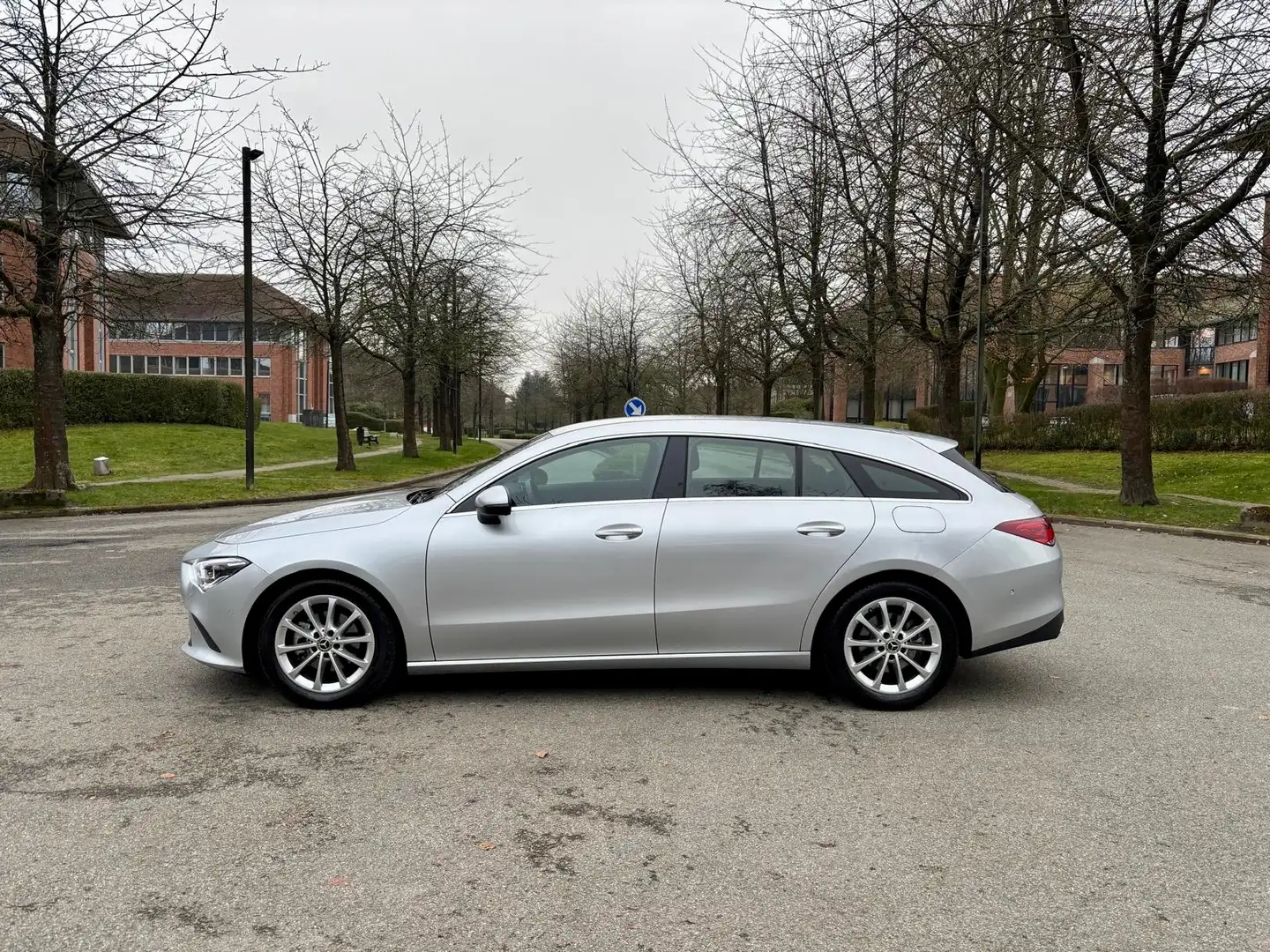 Mercedes-Benz CLA 180 Shooting Brake Business Solution * Led - Camera * Silber - 1