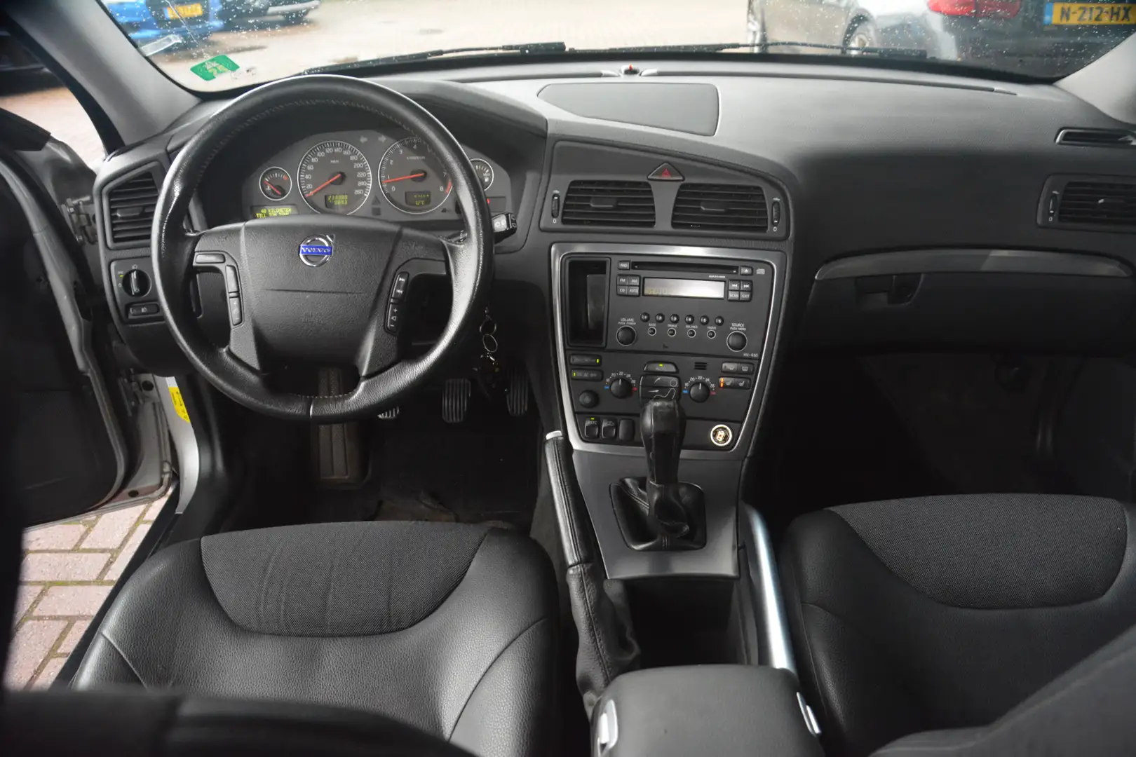 Volvo XC70 2.5 T Momentum Onderhoudshistorie aanwezig laatste Gris - 2