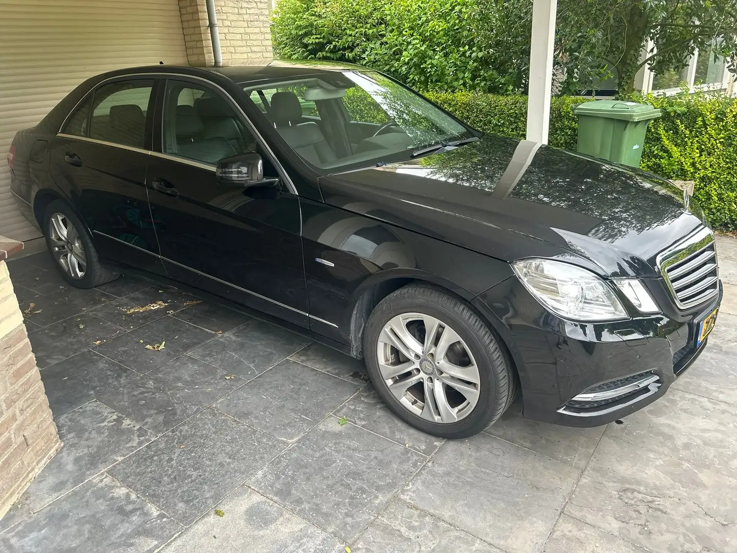 Mercedes-Benz E 200 CGI AVANTGARDE Negru - 2