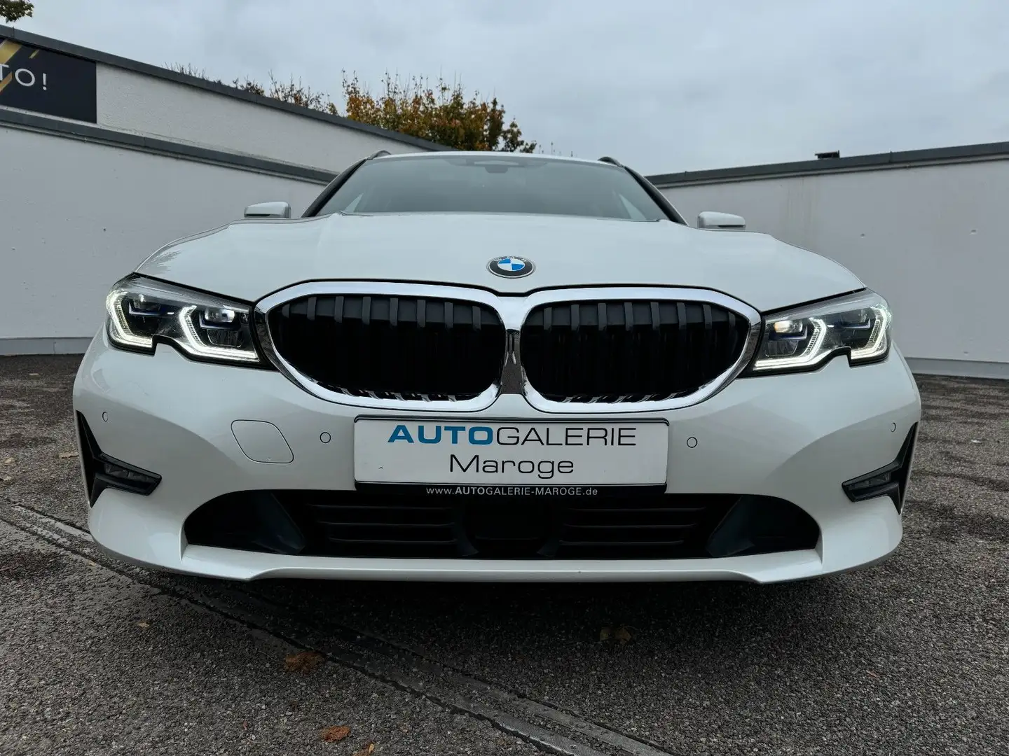 BMW 330 i xDrive Aut. PANO/STOP&GO/LASER/KAMERA/ALU Weiß - 2