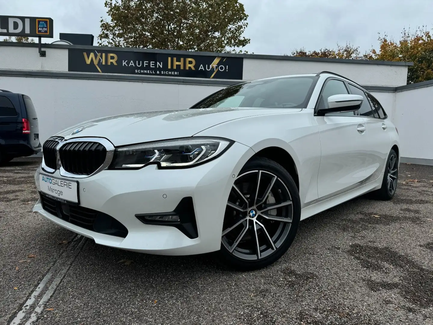 BMW 330 i xDrive Aut. PANO/STOP&GO/LASER/KAMERA/ALU Weiß - 1