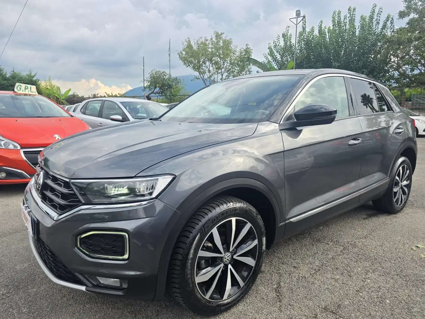 Volkswagen T-Roc 1.0TSI 116CV ADVANCED PLUS Gris - 2