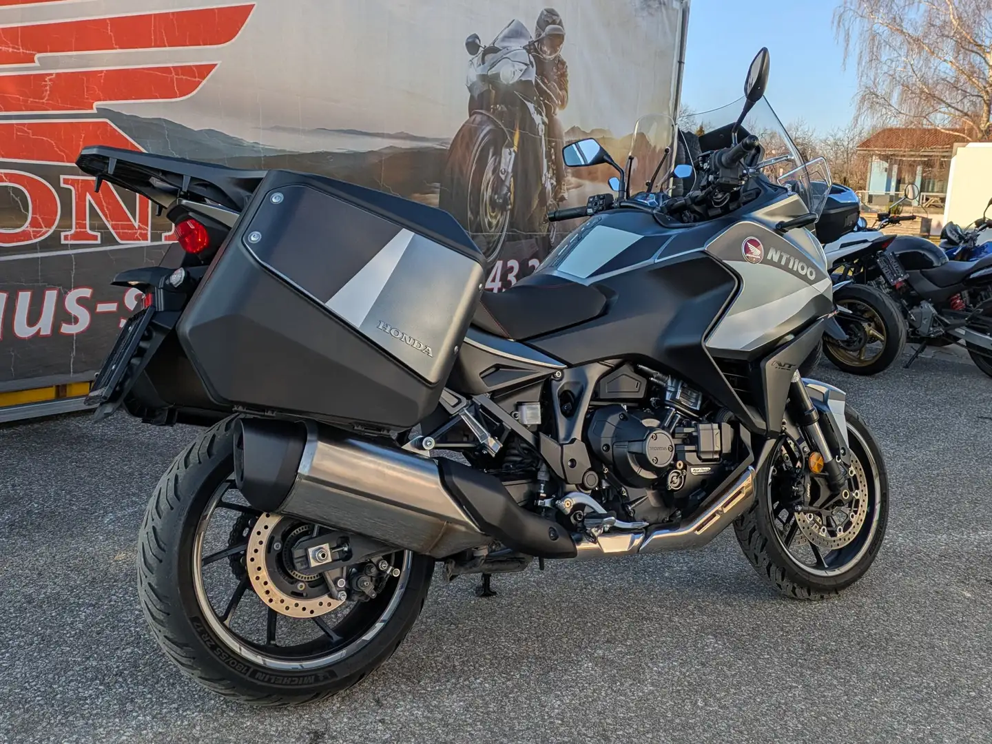 Honda NT 1100 DCT Grau - 2
