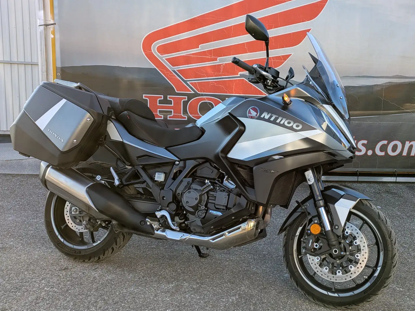 Honda NT 1100 DCT Grau - 1