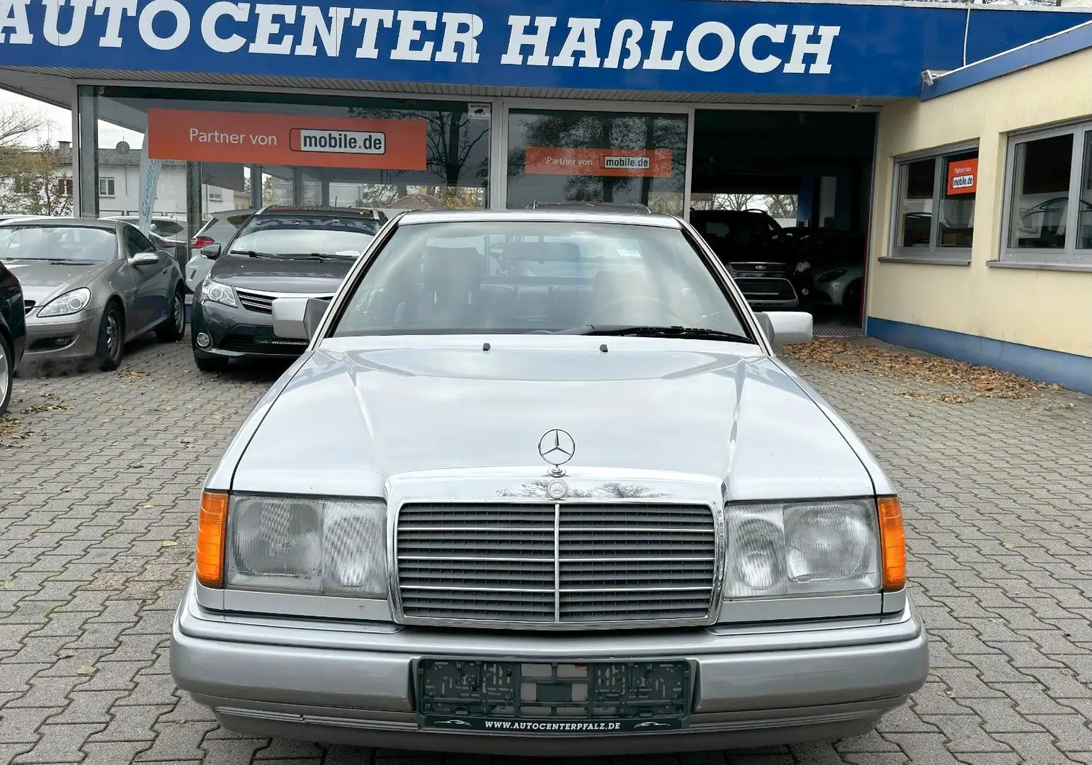 Mercedes-Benz 300 CE Automatik*Klima*Leder* H-KENNZEICHEN Grau - 2