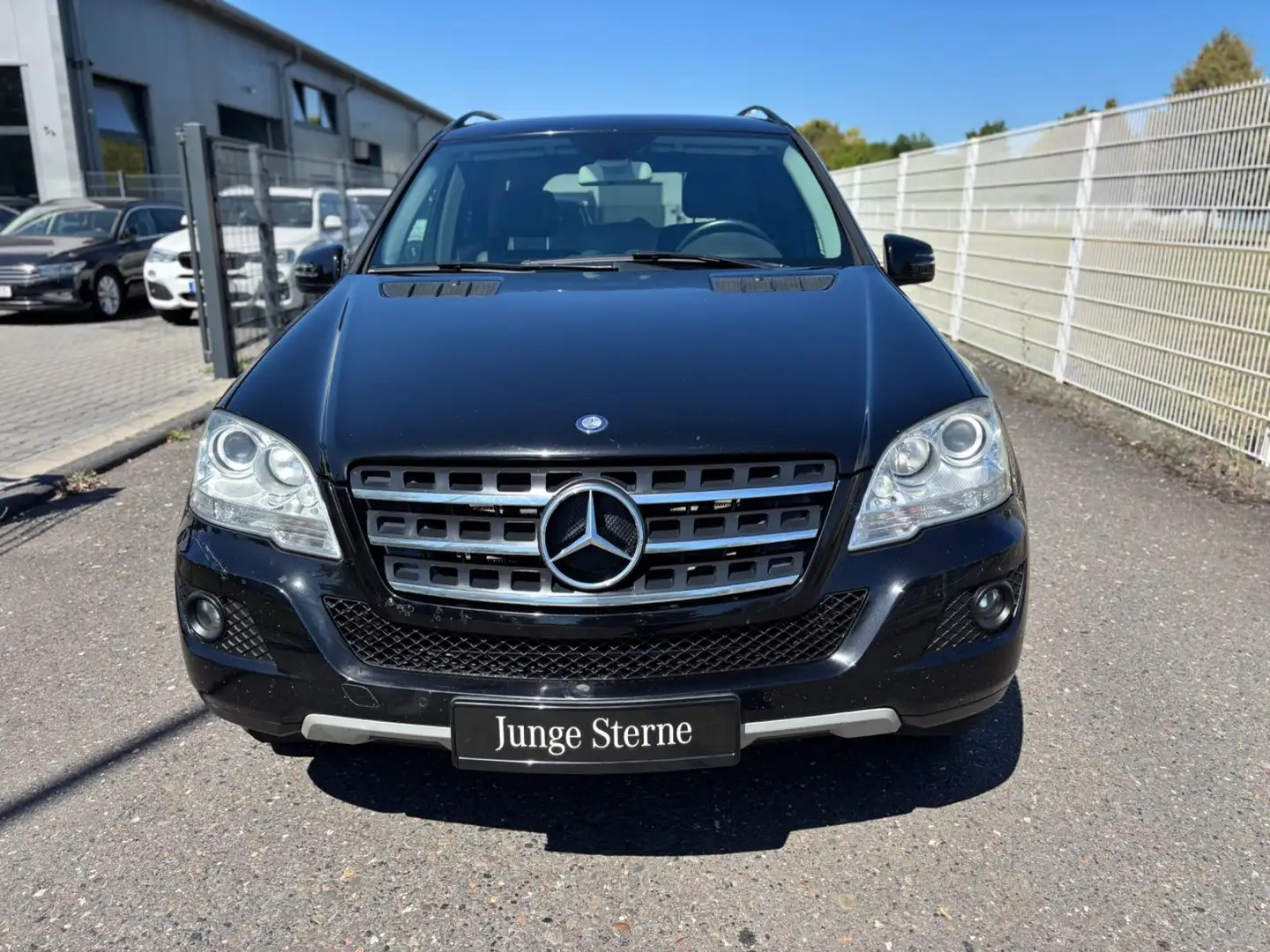 Mercedes-Benz ML 300 ML-300 CDI BlueEfficiency 4Matic Navi-DVD/AHK Noir - 1