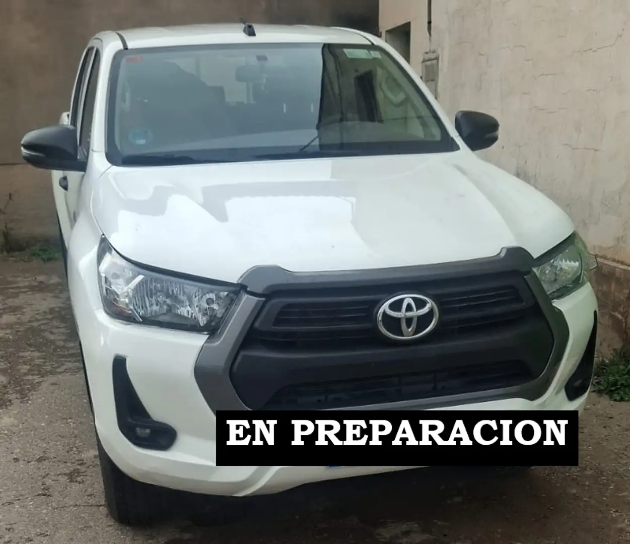 Toyota Hilux Cabina Doble GX Plus Blanco - 1