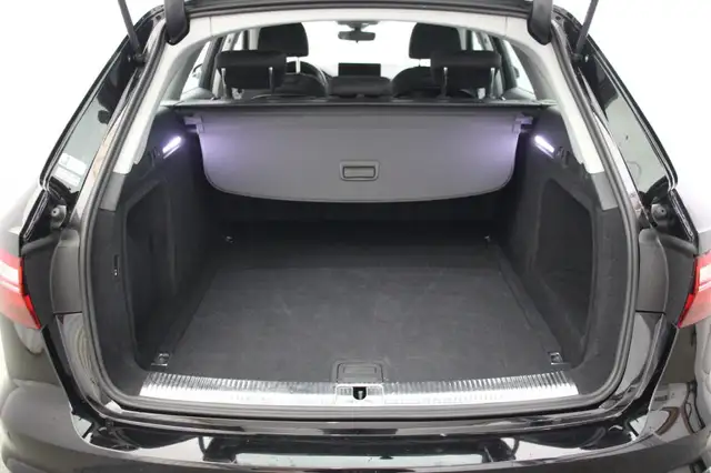 Audi A4 view 13