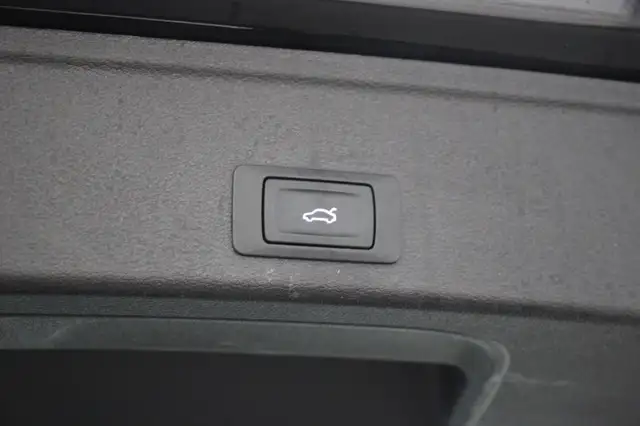 Audi A4 view 14
