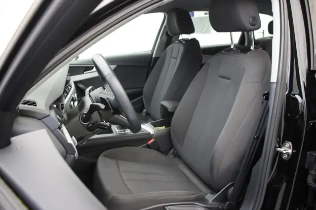 Audi A4 view 11