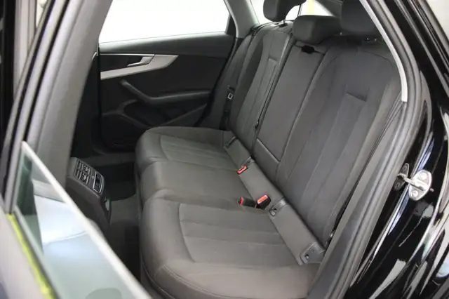 Audi A4 view 12