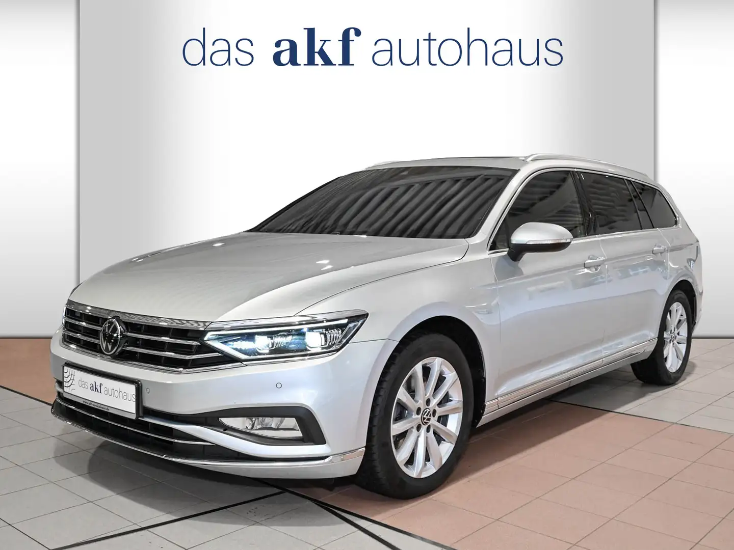 Volkswagen Passat Variant 2.0 TDI DSG Elegance-Navi*AHK*Kamer Silber - 1