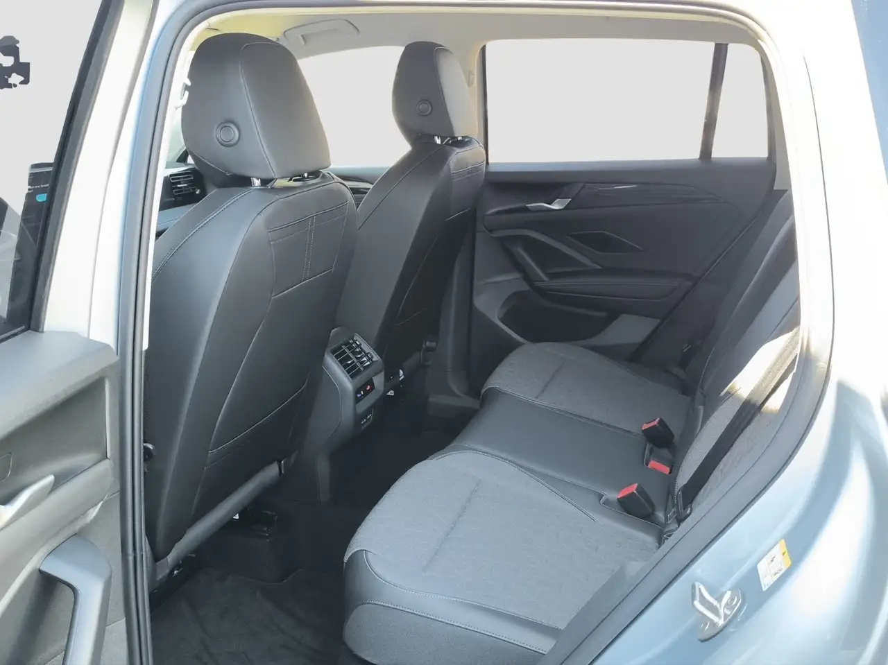Volkswagen Tiguan 1.5 eTSI DSG Life LED PARK-ASSIST NAVI 16