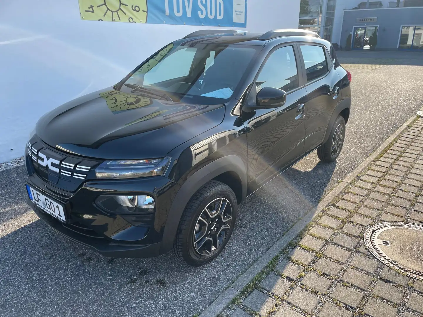 Dacia Spring Essential Elektro 33 kW Elektro Noir - 1