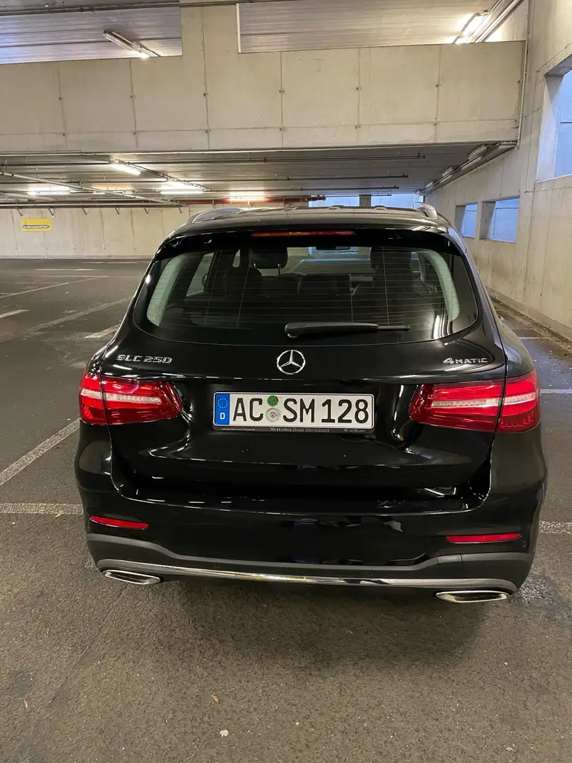 Mercedes-Benz GLC 250 4Matic 9G-TRONIC AMG Line Schwarz - 2