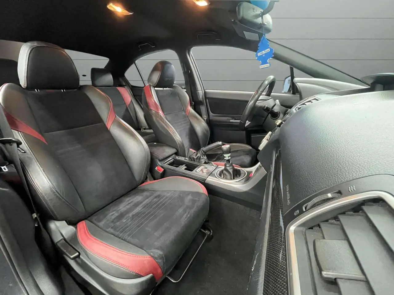 Subaru WRX снимка Subaru WRX