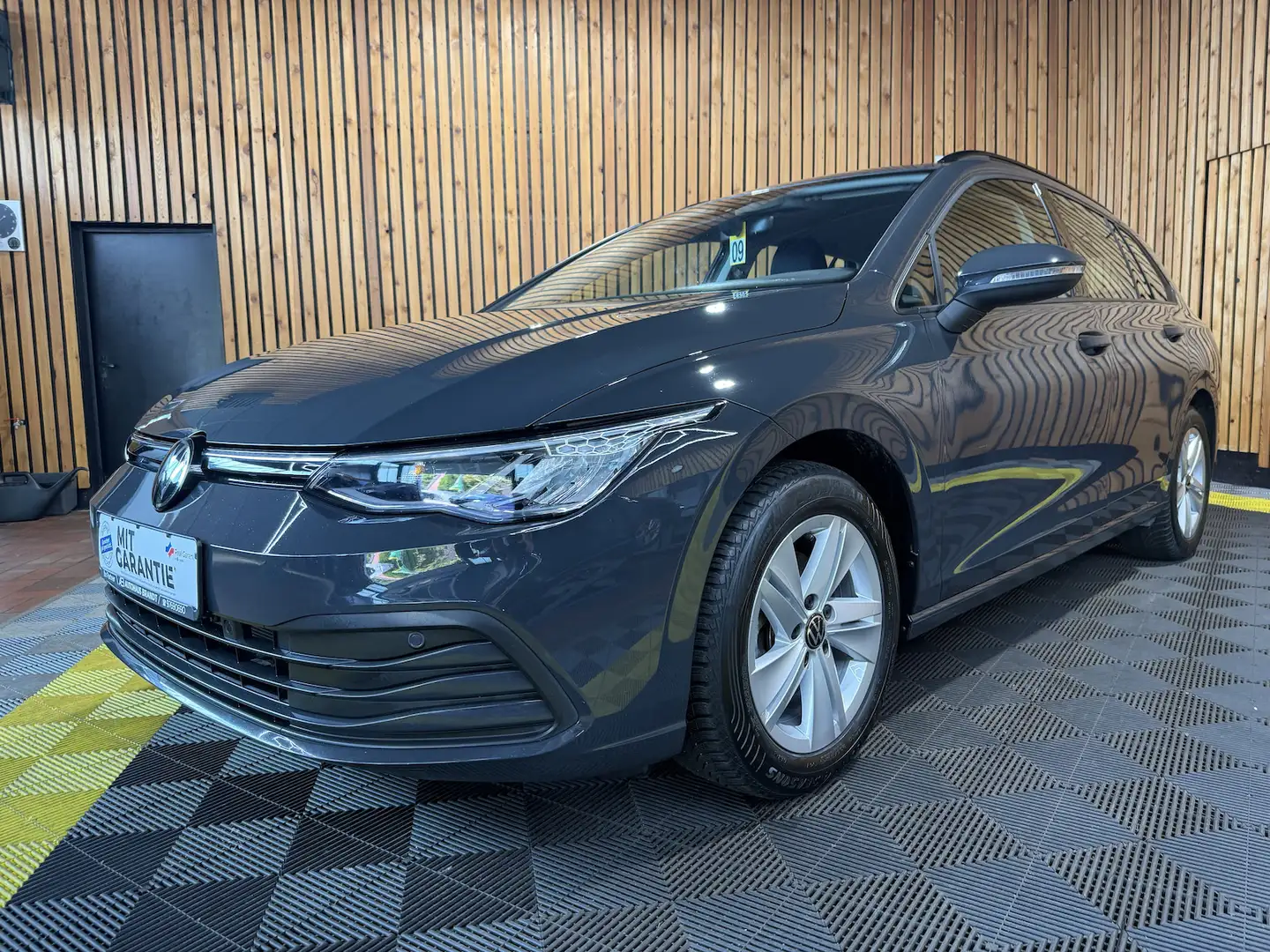 Volkswagen Golf Variant 1,5 eTSI DSG Life Navi*Virt*AHK*LED Grau - 1