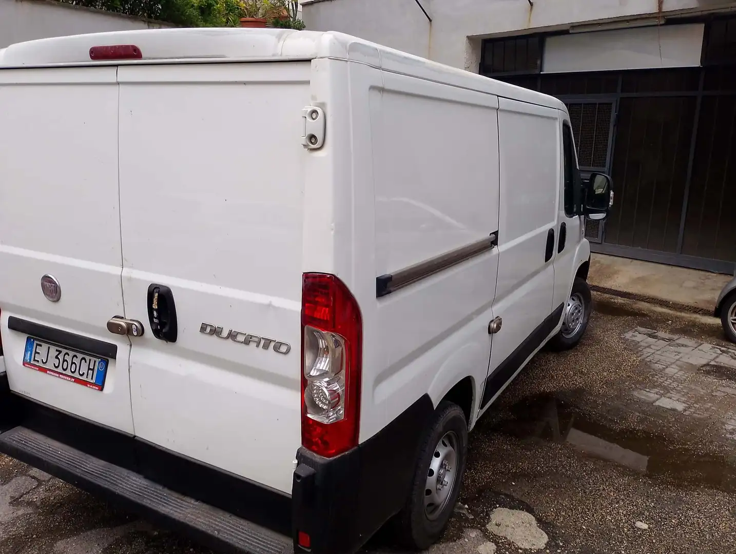 Fiat Ducato 2.2 TD Passo medio Weiß - 2