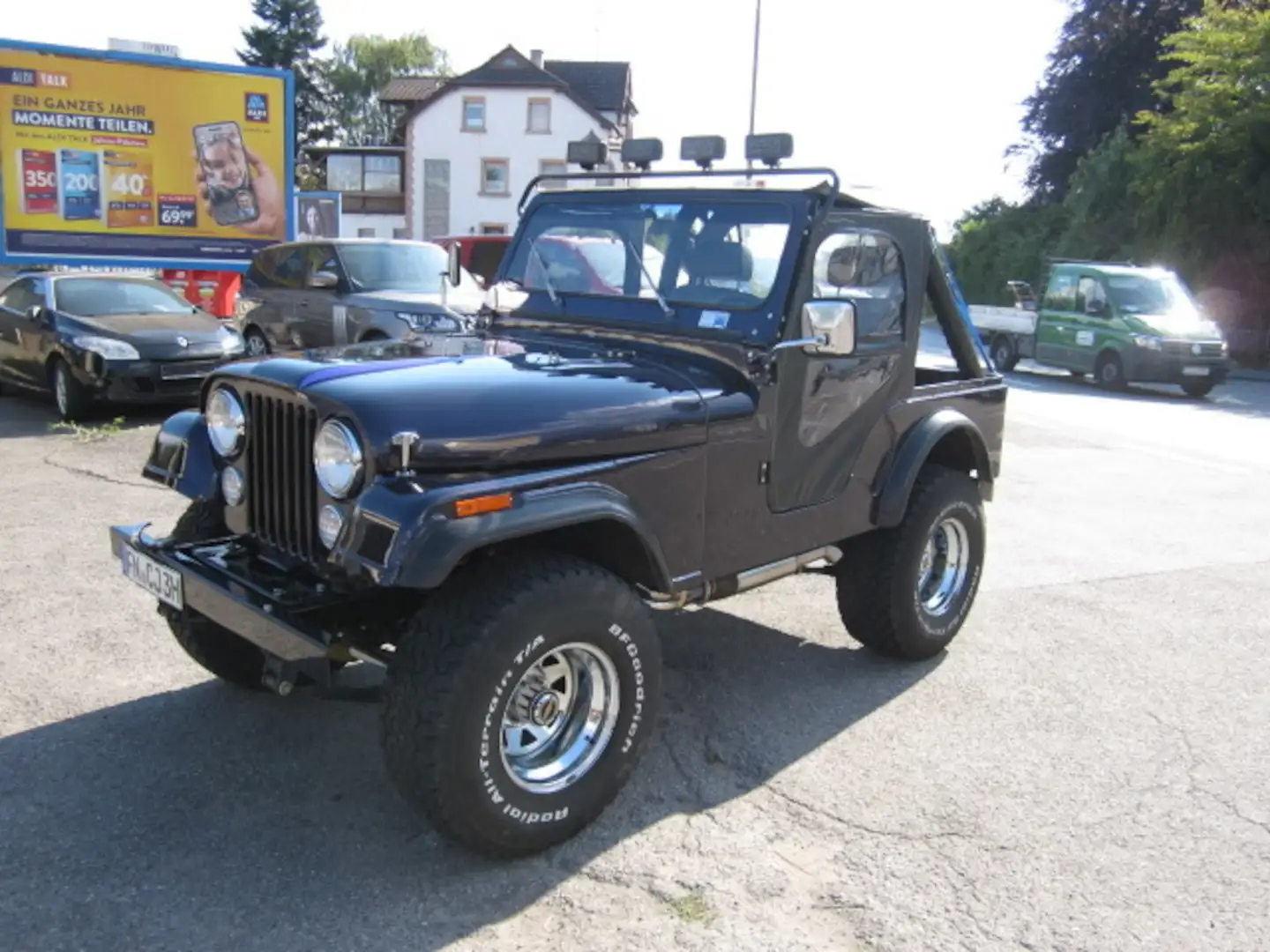 Jeep CJ-5 ~ AMC 401 V8 ~ Blau - 1