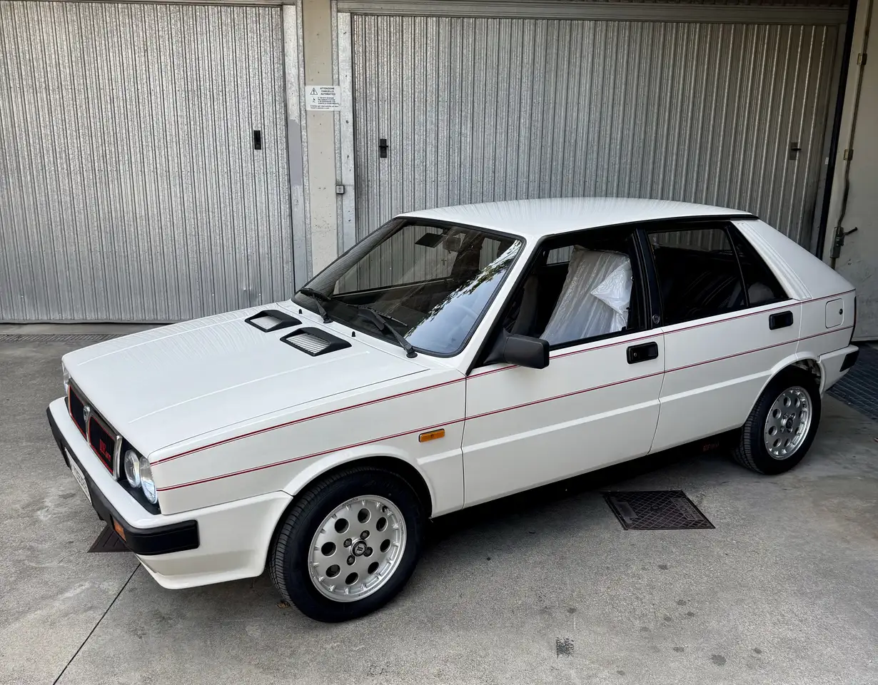 Lancia Delta 2.0 i.e. Turbo HF 4WD, foto 1