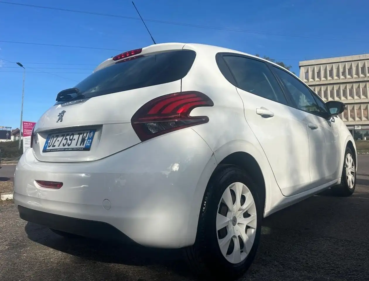 Peugeot 208 208 — photo 5
