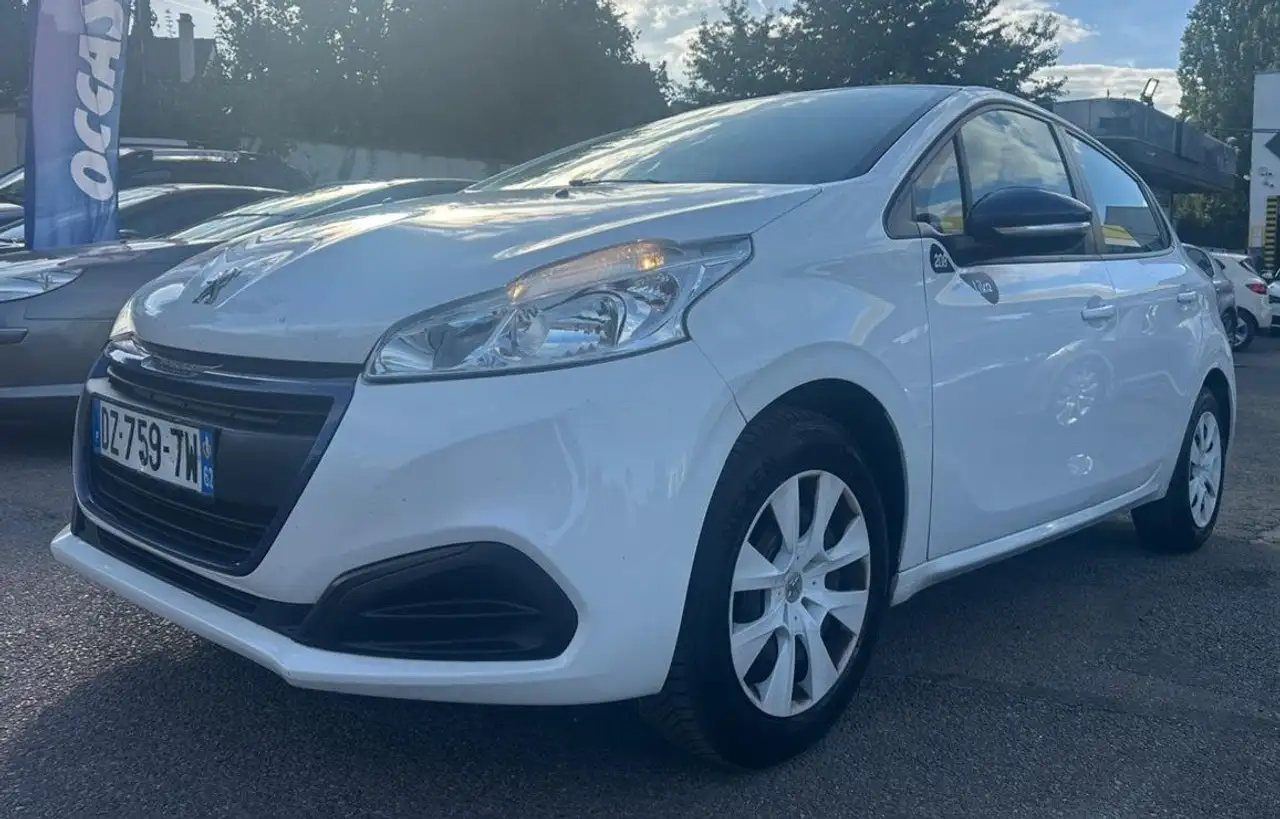 Peugeot 208 208