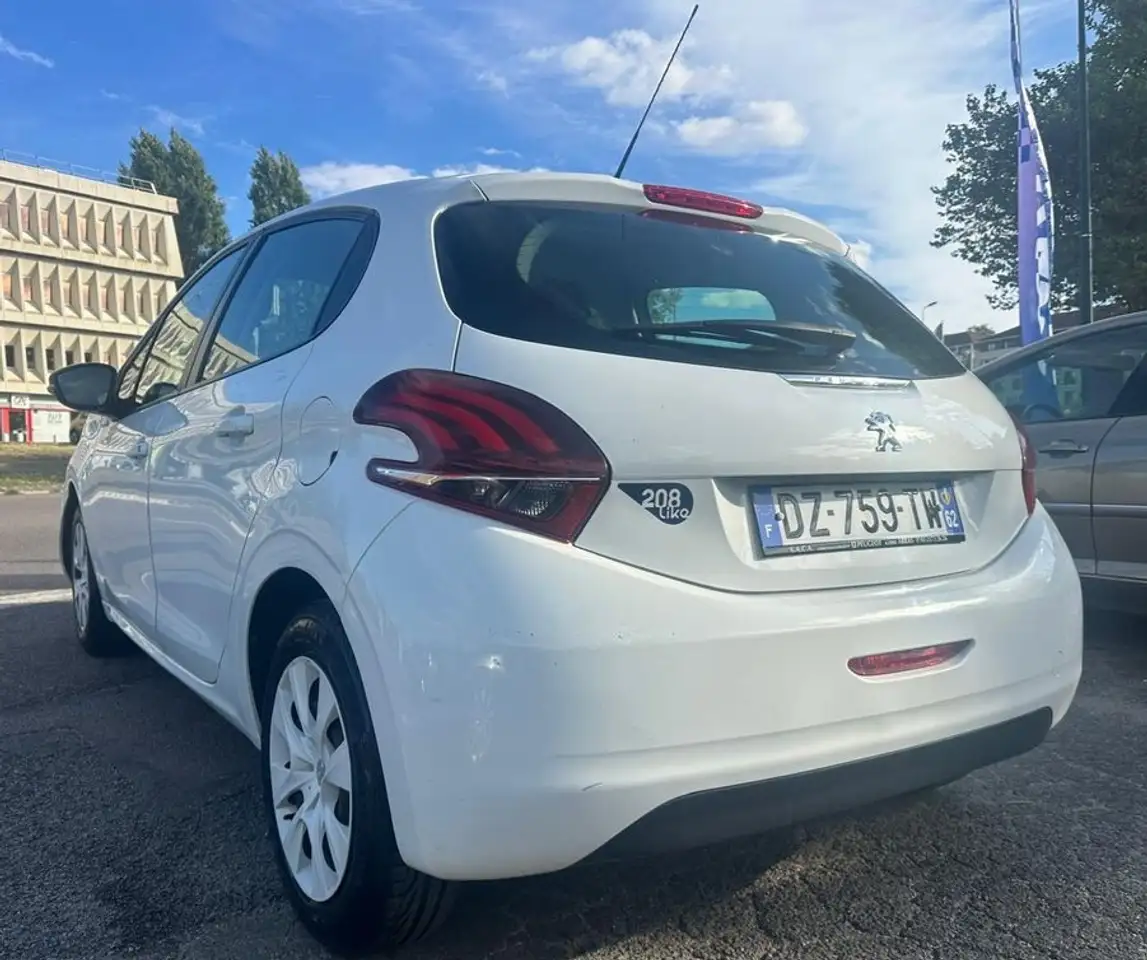 Peugeot 208 208 — photo 2