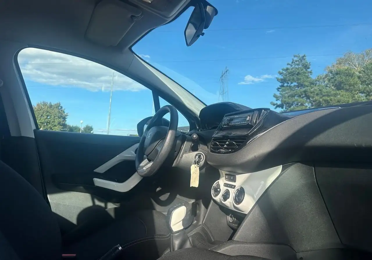 Peugeot 208 208 — photo 3