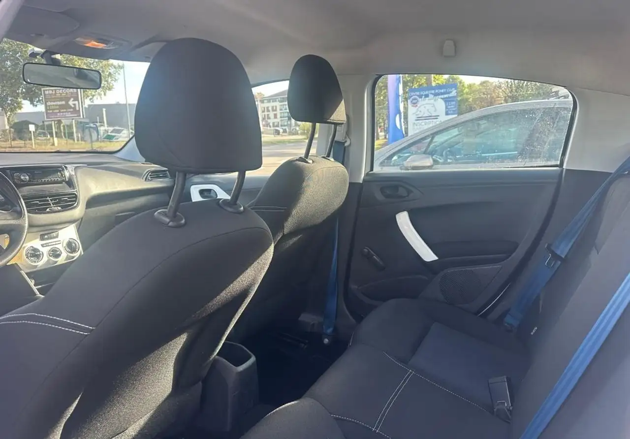 Peugeot 208 208 — photo 4