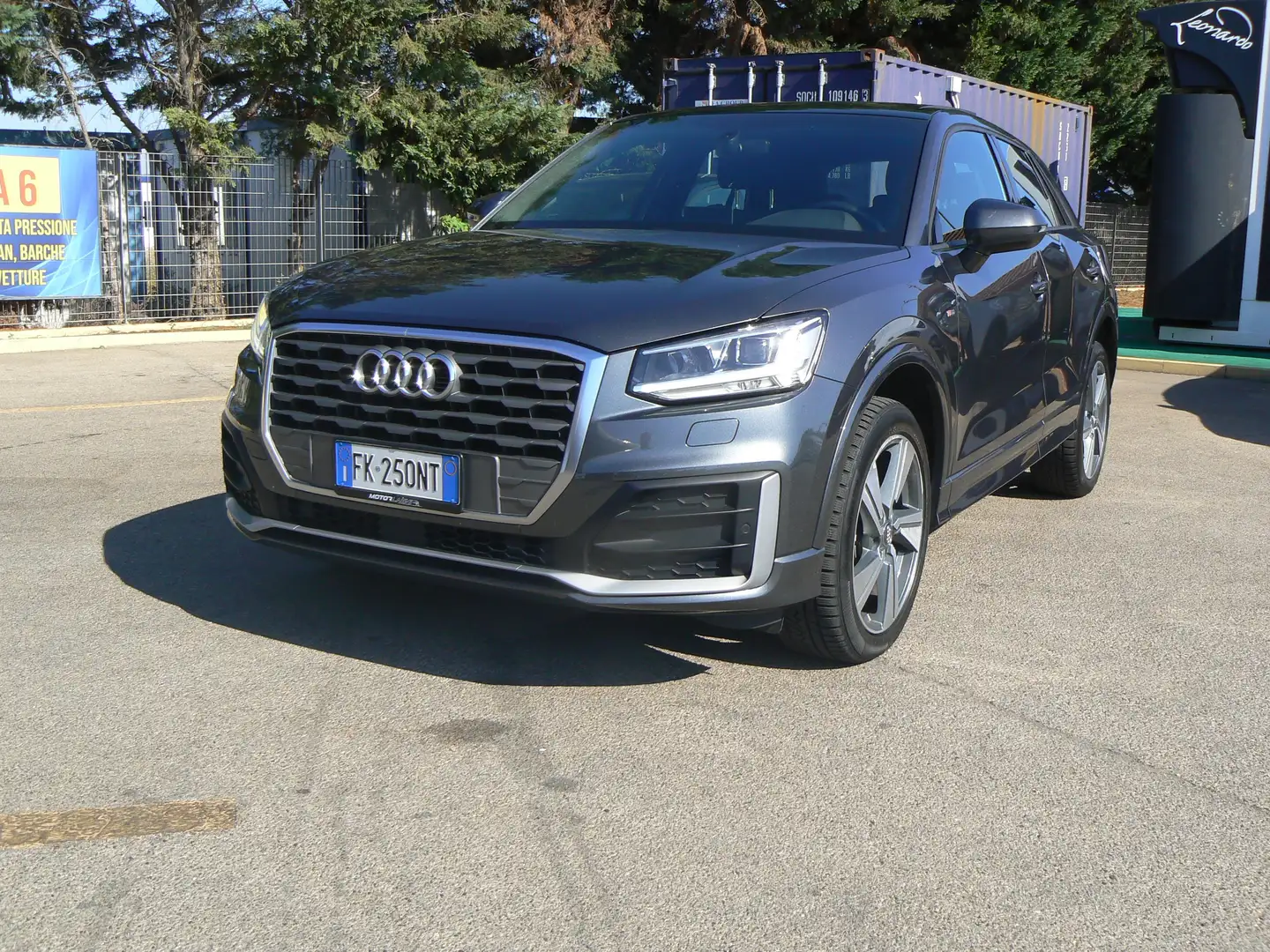 Audi Q2 Q2  1.6 tdi S tronic  s line interno esterno Grijs - 2