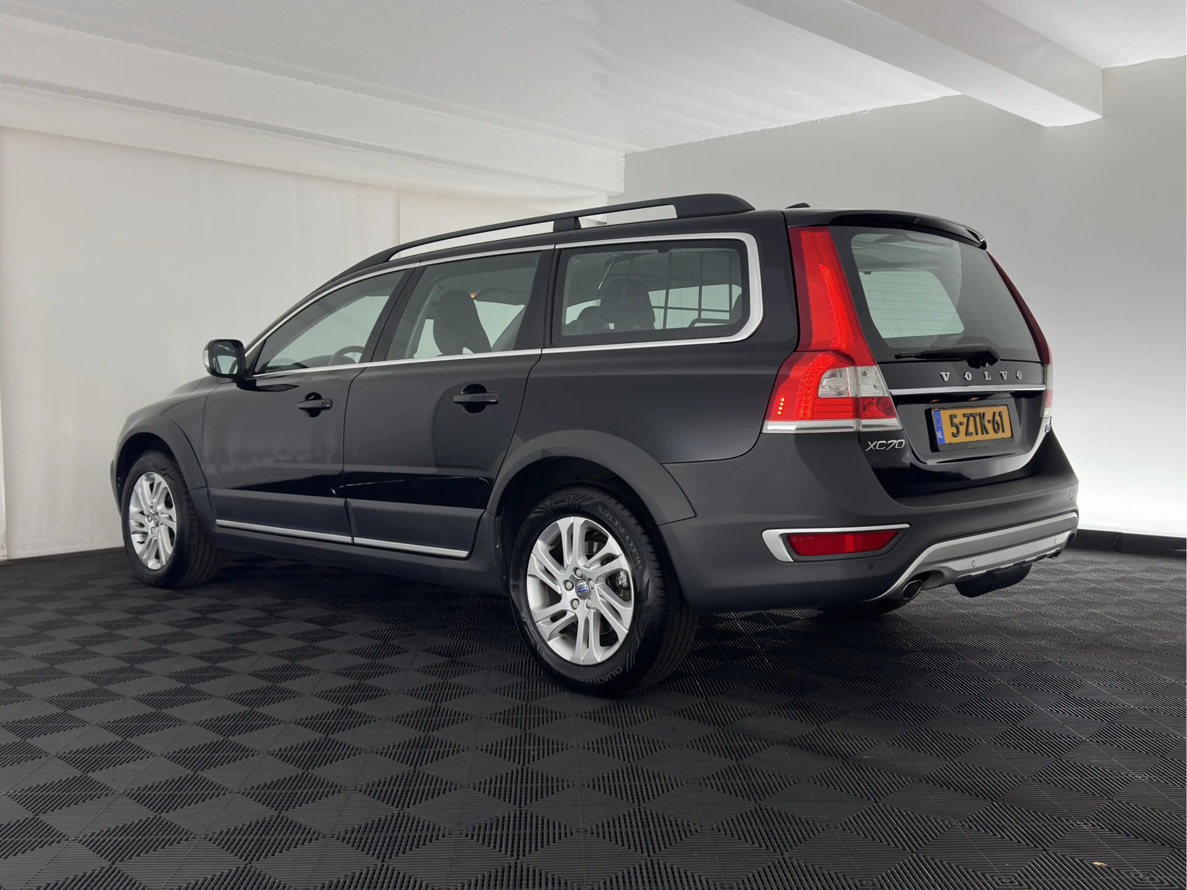 Volvo XC70 2.0 D4 FWD Momentum *LEATHER | NAVI-FULLMAP | HEAT — photo 4