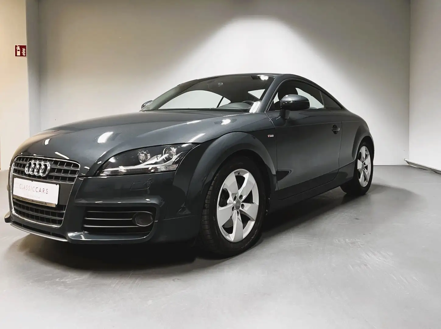 Audi TT Coupe/Roadster 2.0 TFSI Coupe Šedá - 1