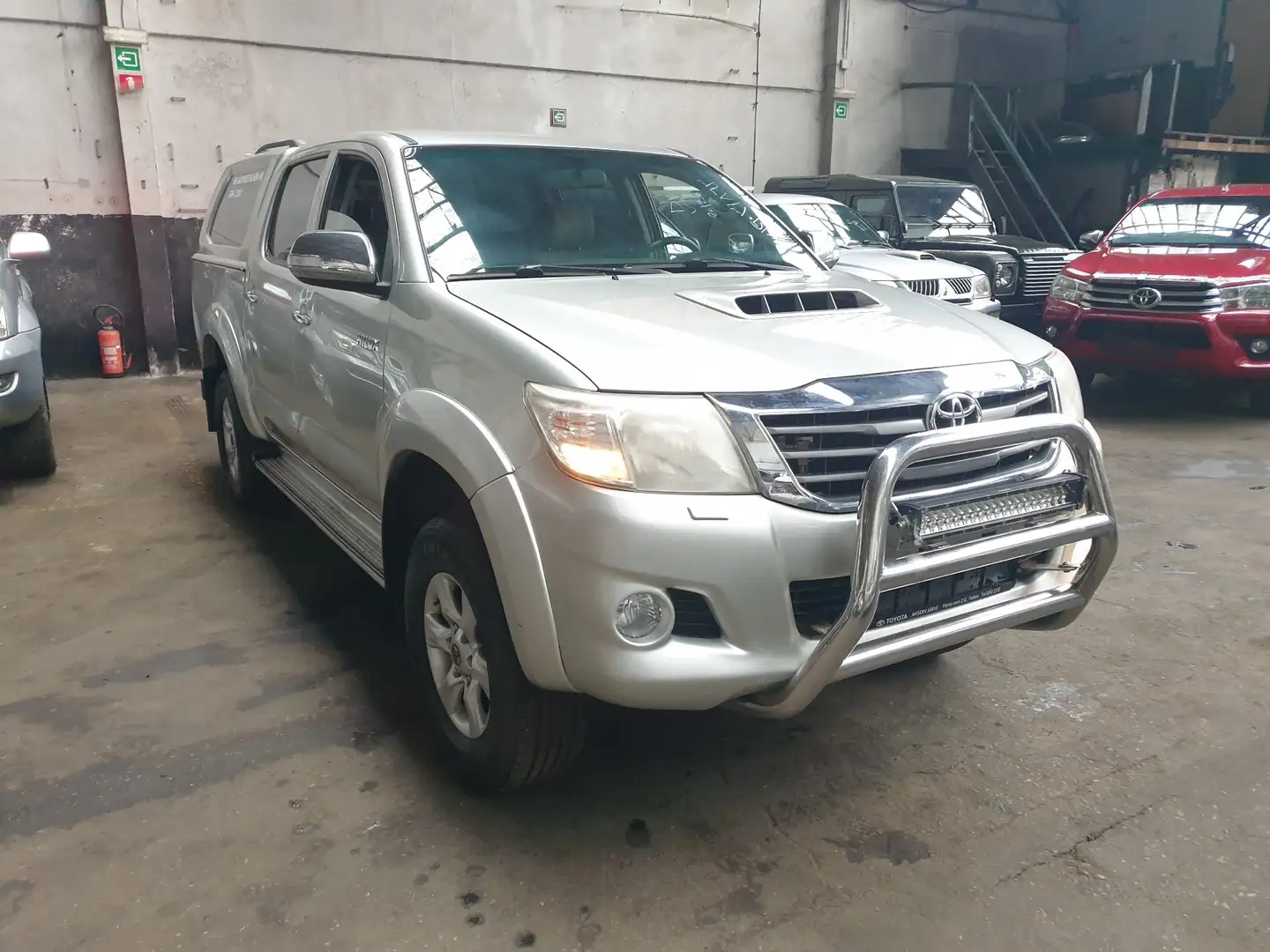 Toyota Hilux 2.5 D-4D 4WD SR Gri - 2