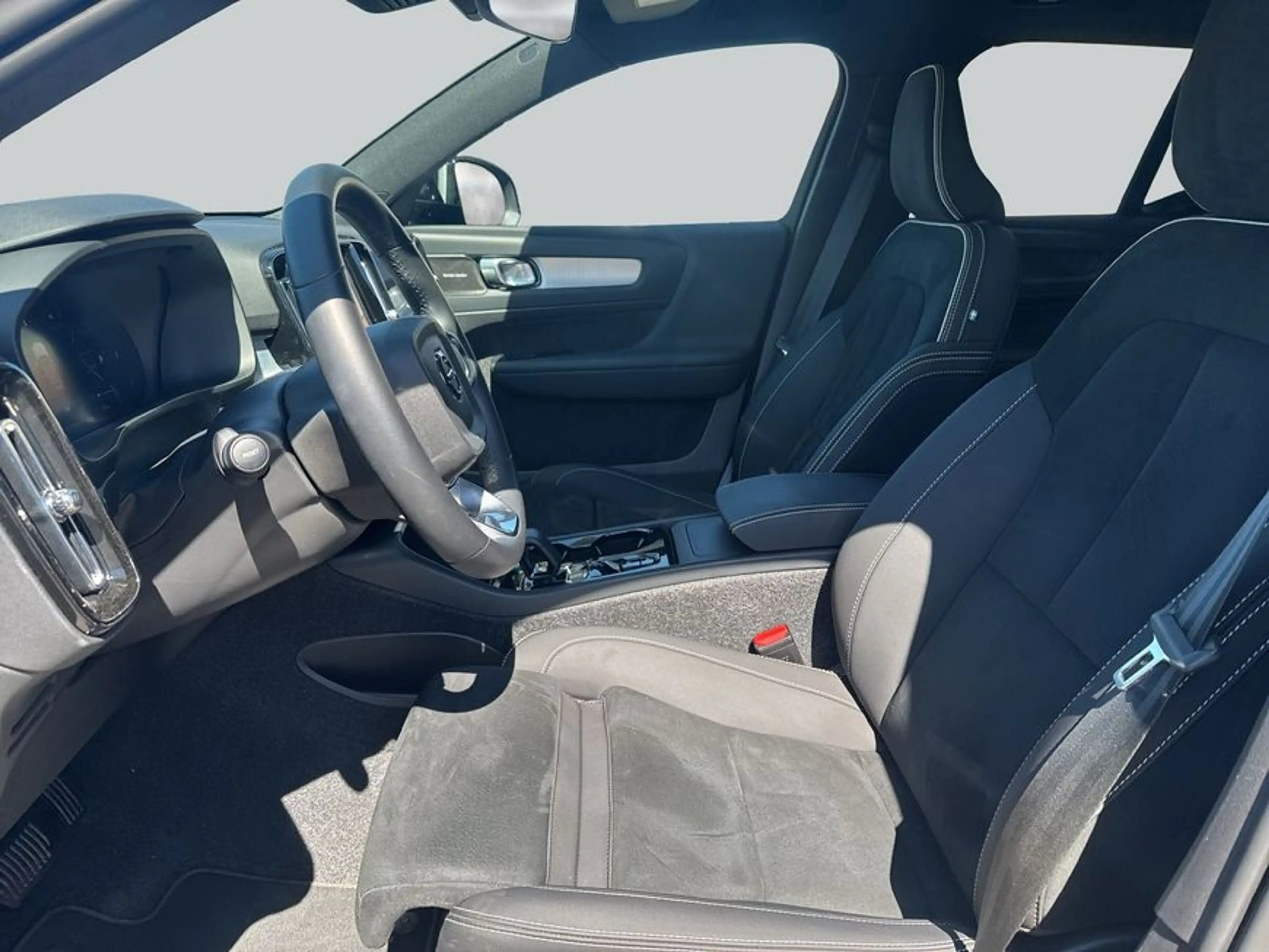 Volvo XC40 XC40 B3 B DKG Plus Black Edition — photo 9