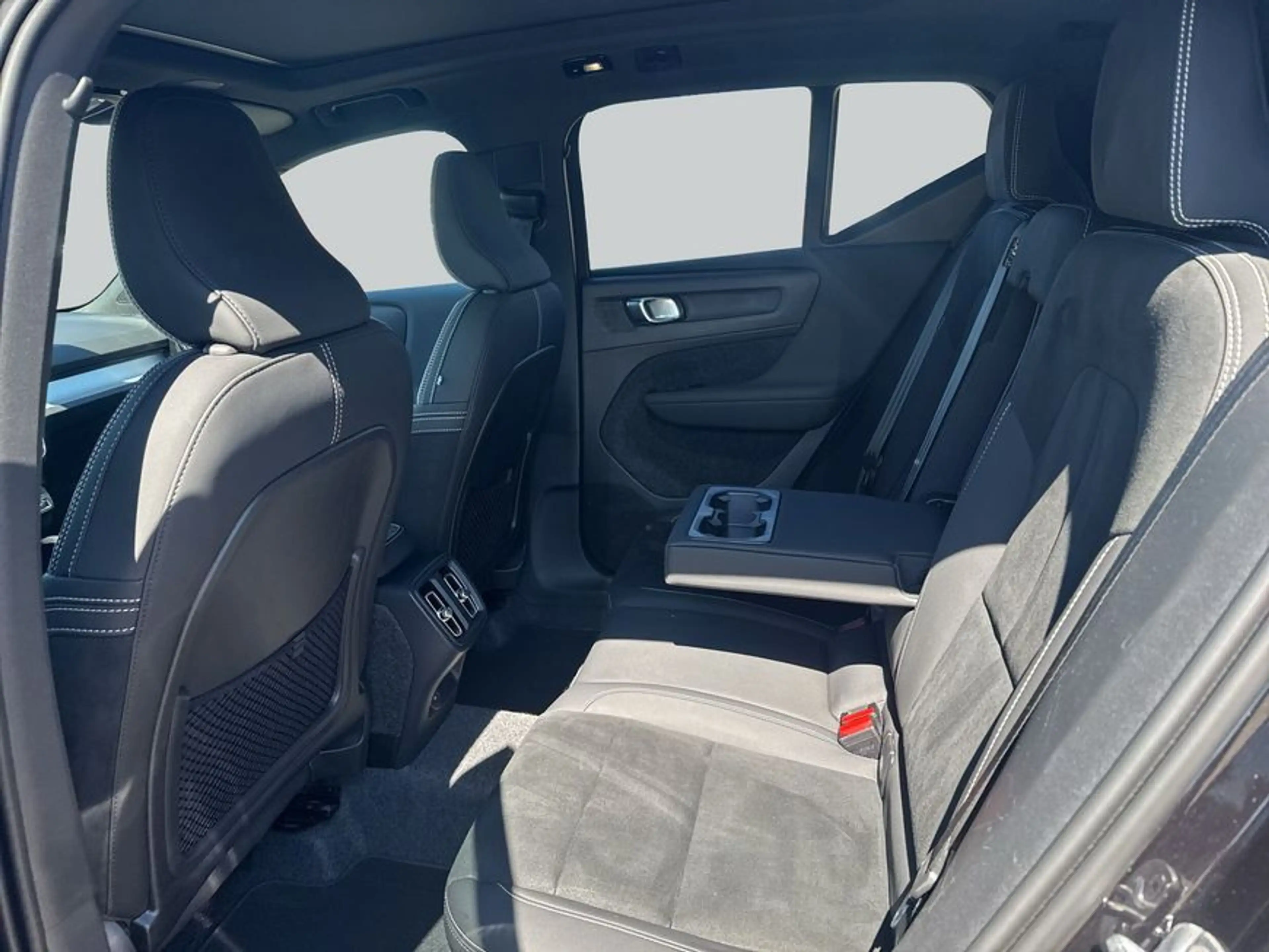 Volvo XC40 XC40 B3 B DKG Plus Black Edition — photo 11