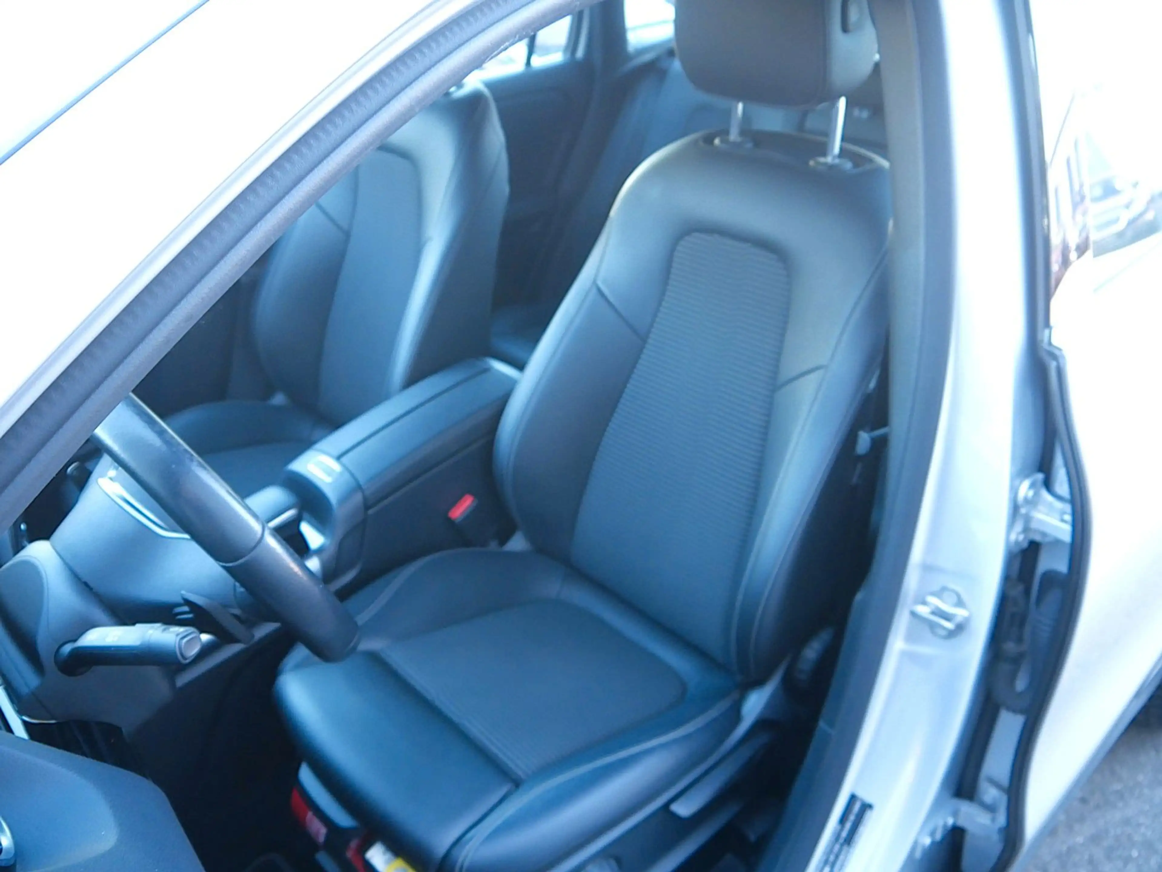 Mercedes-Benz GLA 200 d Progressive NAVI/LED/AHK/RFK/E-KLAPPE — photo 8