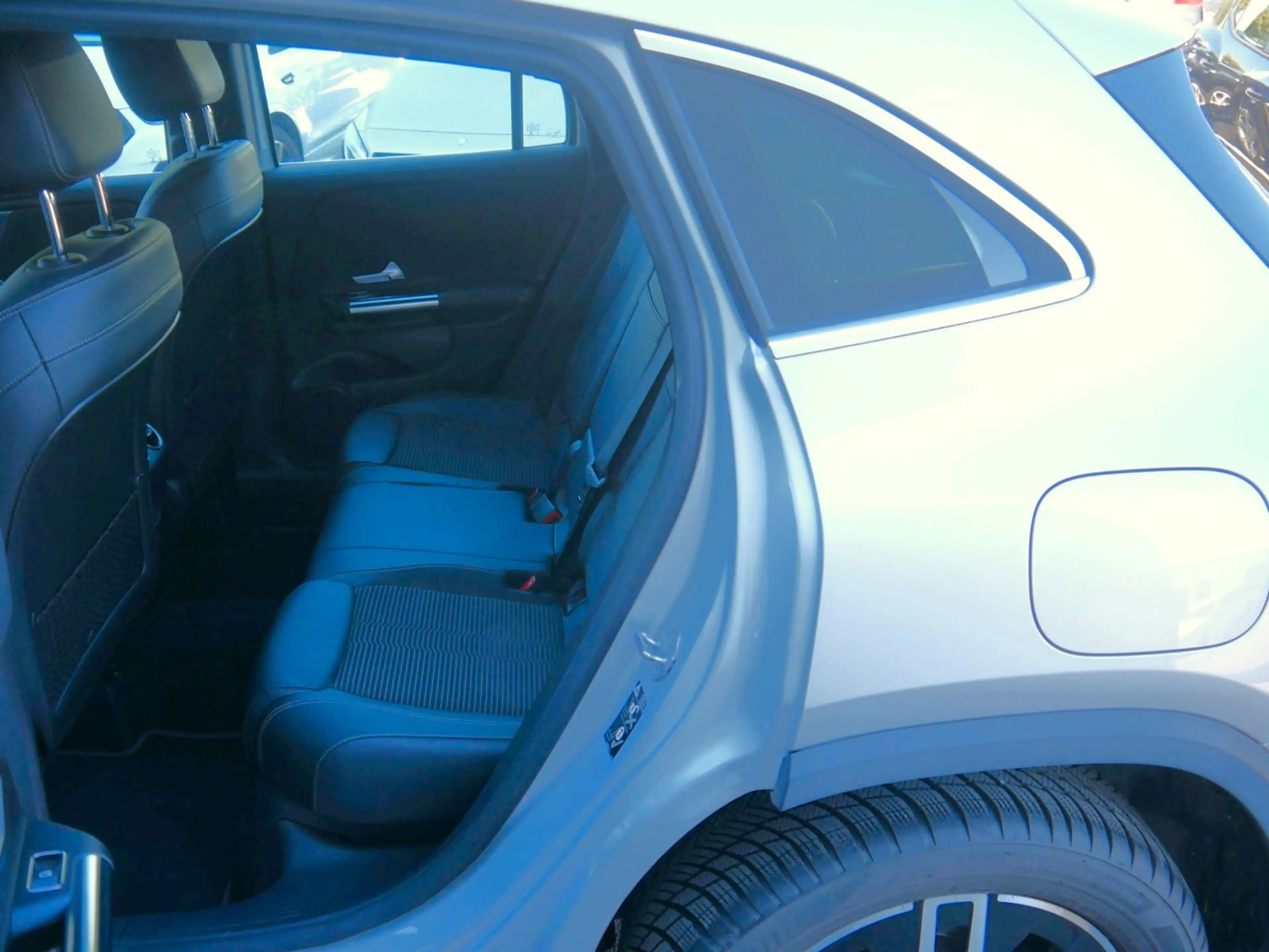 Mercedes-Benz GLA 200 d Progressive NAVI/LED/AHK/RFK/E-KLAPPE — photo 9