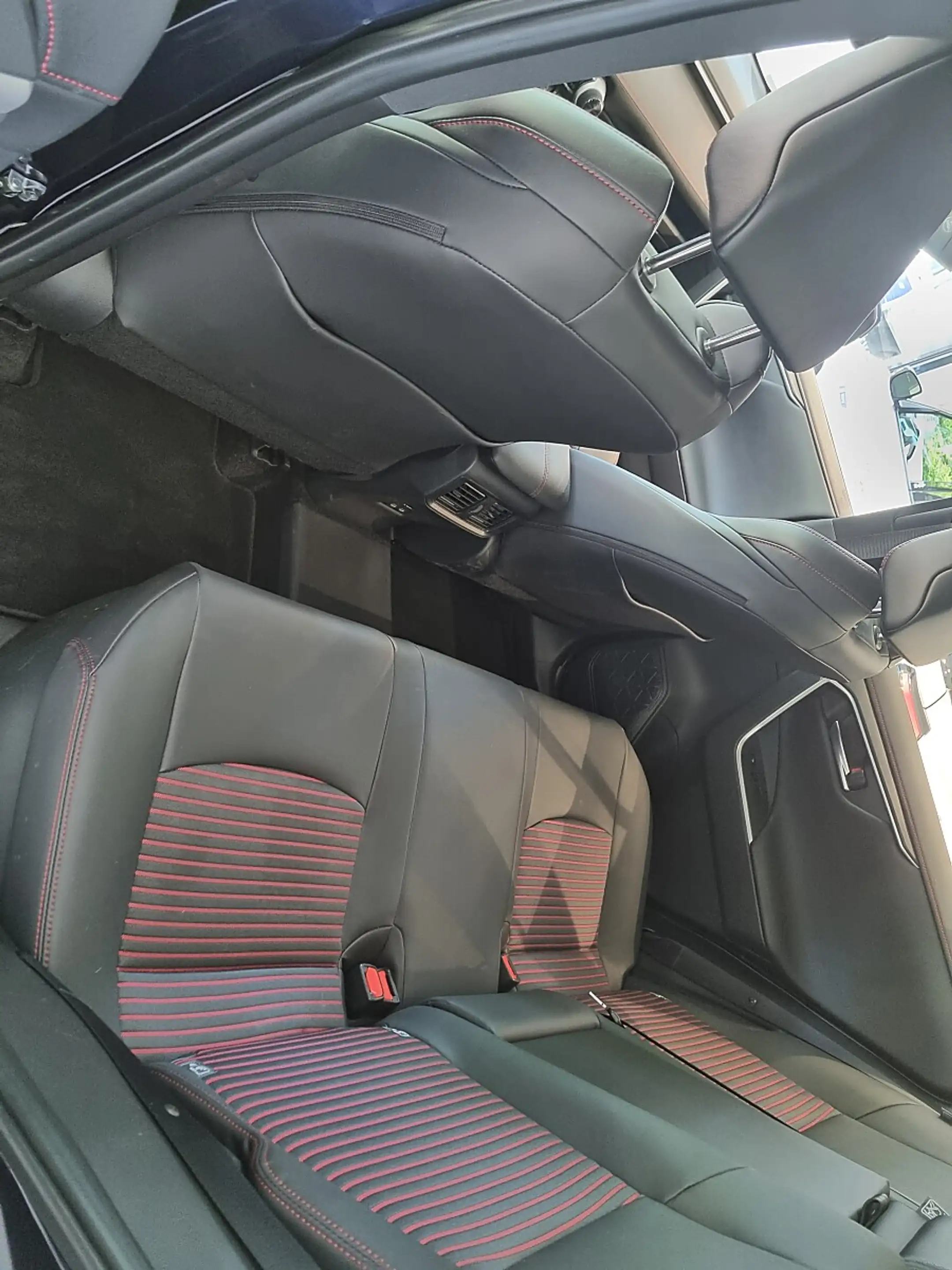 Suzuki Across 2,5 PHEV E-Four Flash CVT — photo 8