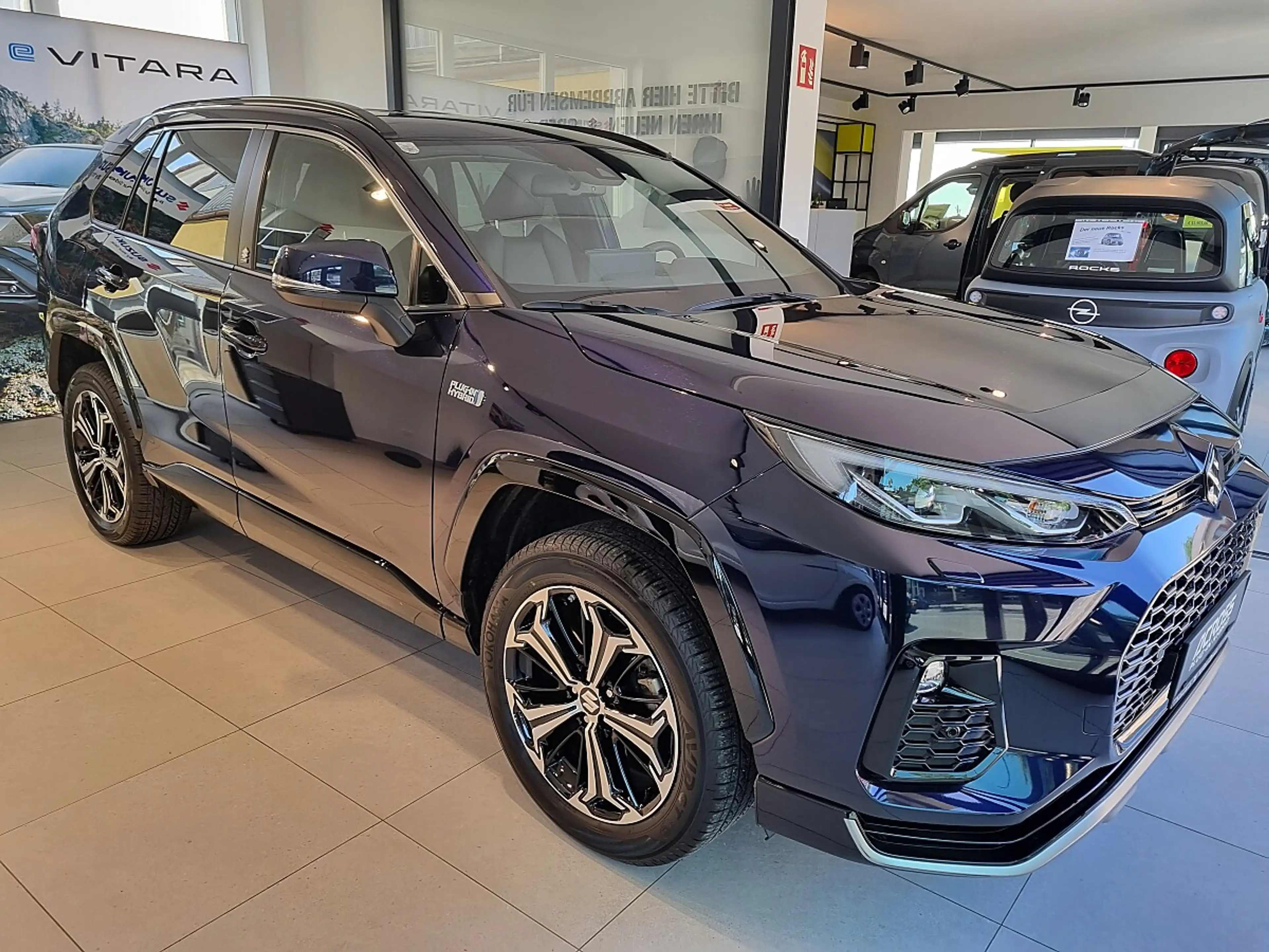 Suzuki Across 2,5 PHEV E-Four Flash CVT — photo 3