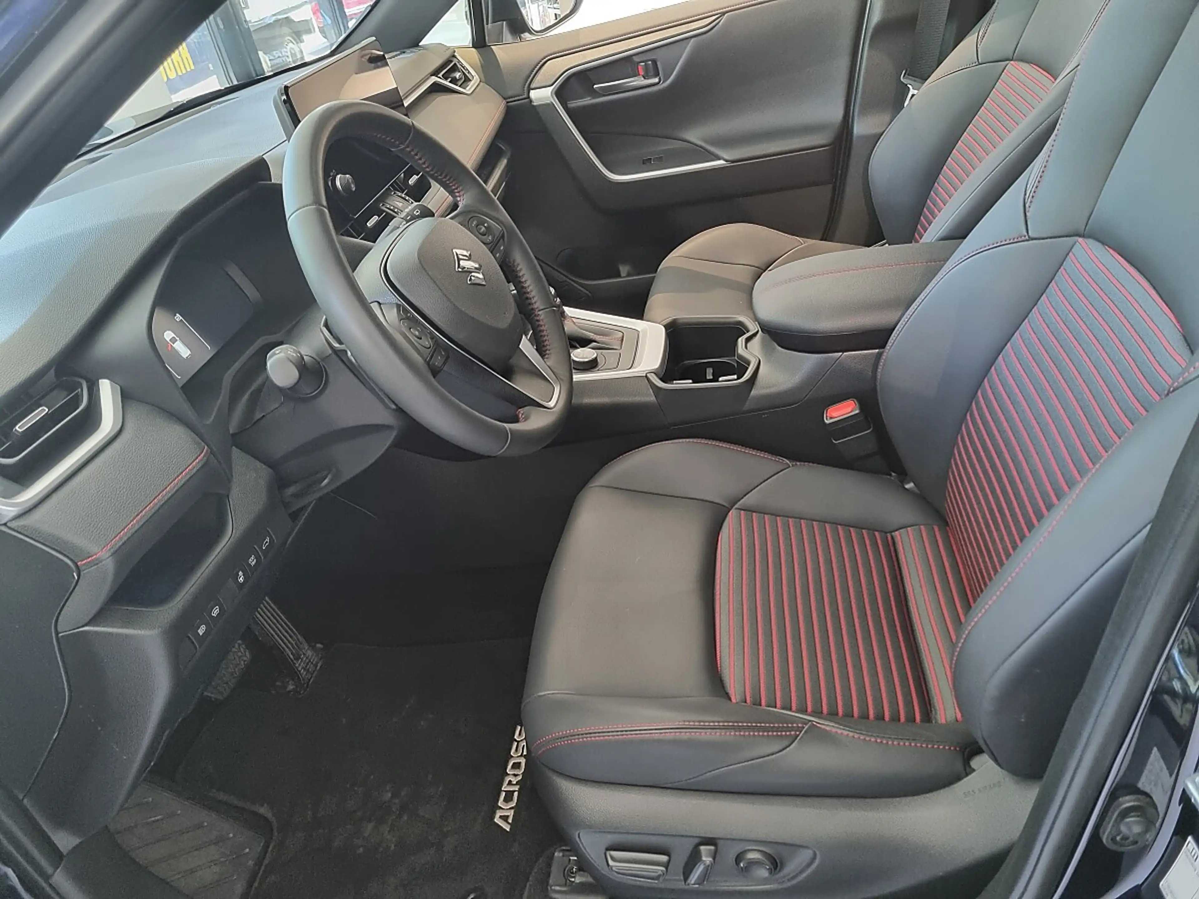 Suzuki Across 2,5 PHEV E-Four Flash CVT — photo 7
