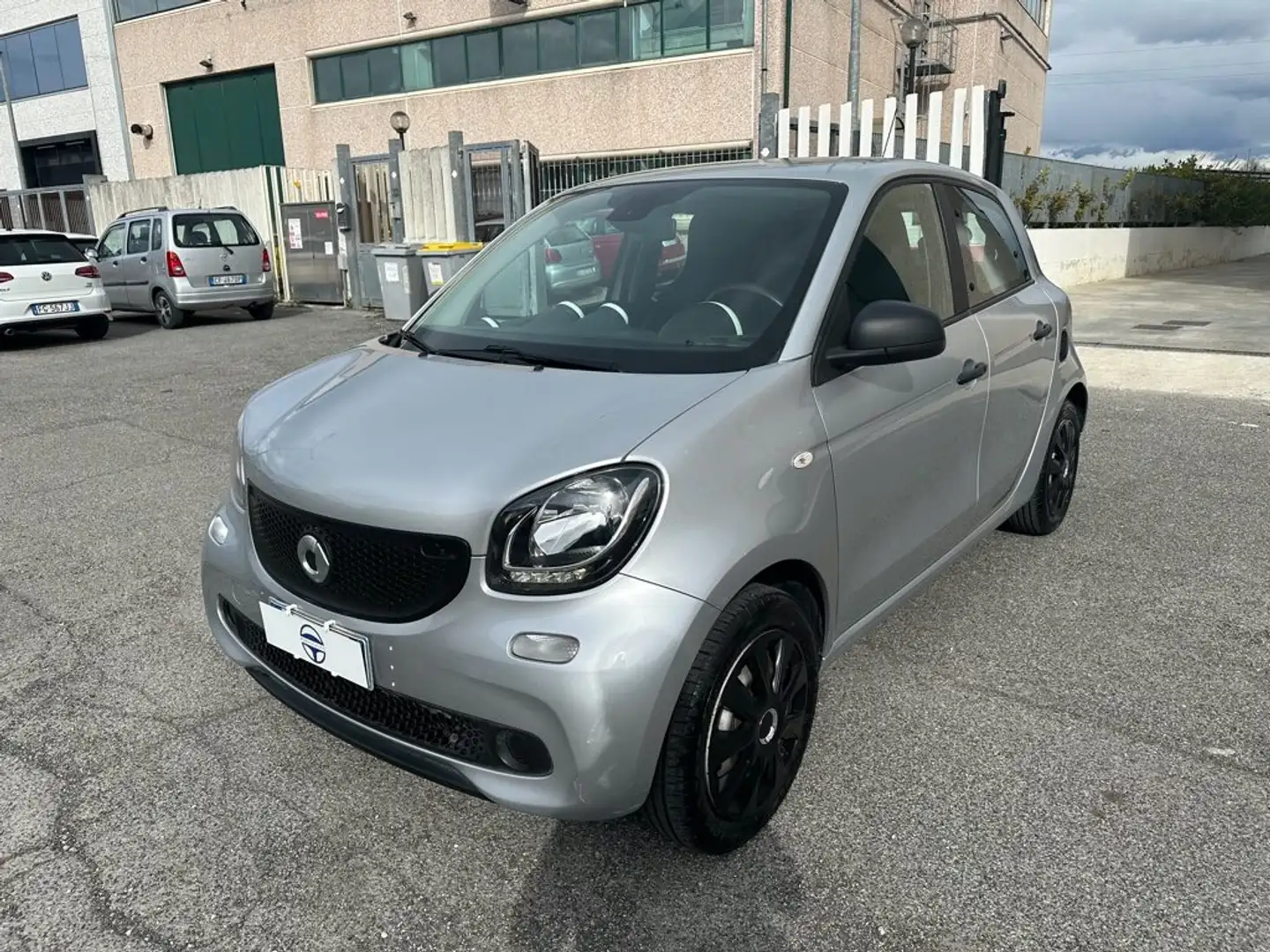 smart forFour 1.0 Youngster 71cv Grigio - 1