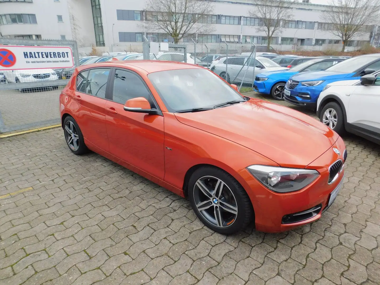 BMW 116 Baureihe 1 Lim. 5-trg. 116i Оранжевий - 2