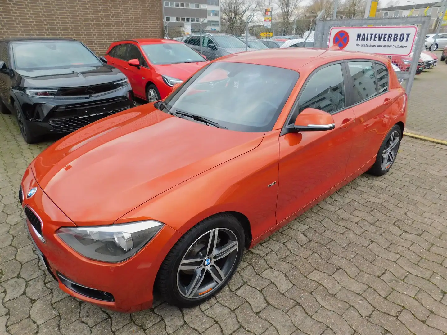 BMW 116 Baureihe 1 Lim. 5-trg. 116i Pomarańczowy - 1