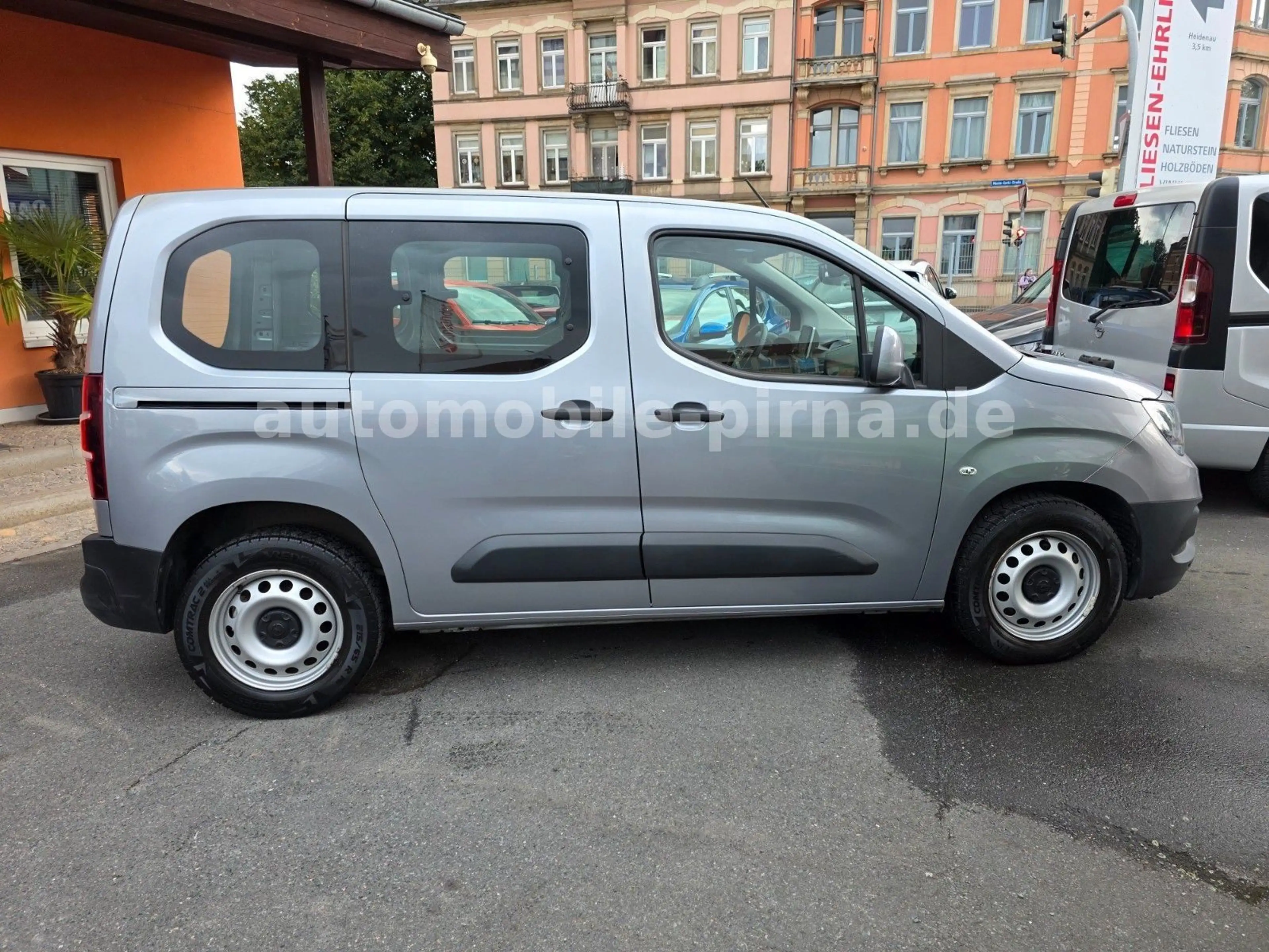 Opel Combo E Cargo 1.2DIT BENZIN 2xS-TÜR/NAVI/wenigKM — photo 4