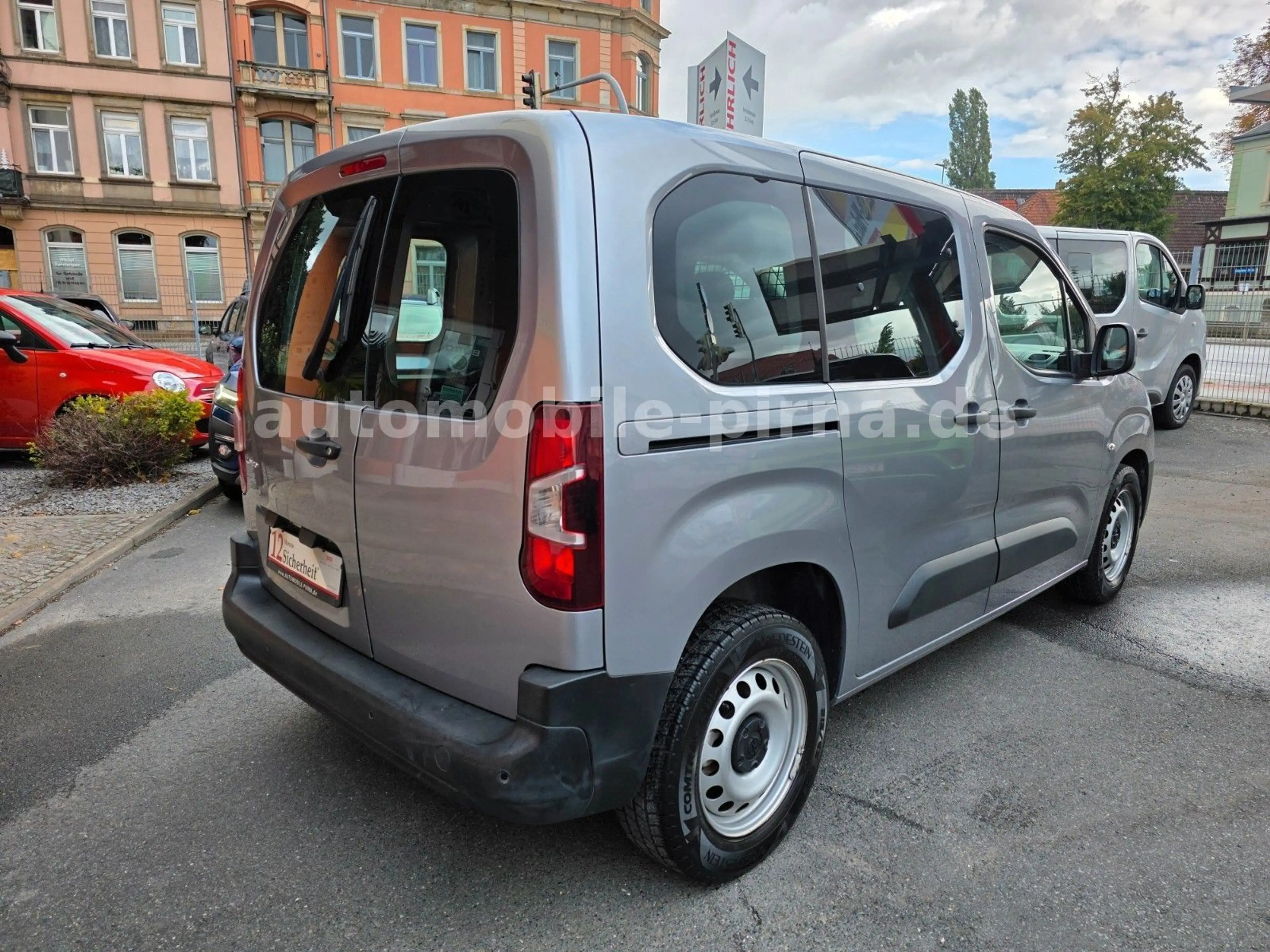 Opel Combo E Cargo 1.2DIT BENZIN 2xS-TÜR/NAVI/wenigKM — photo 5